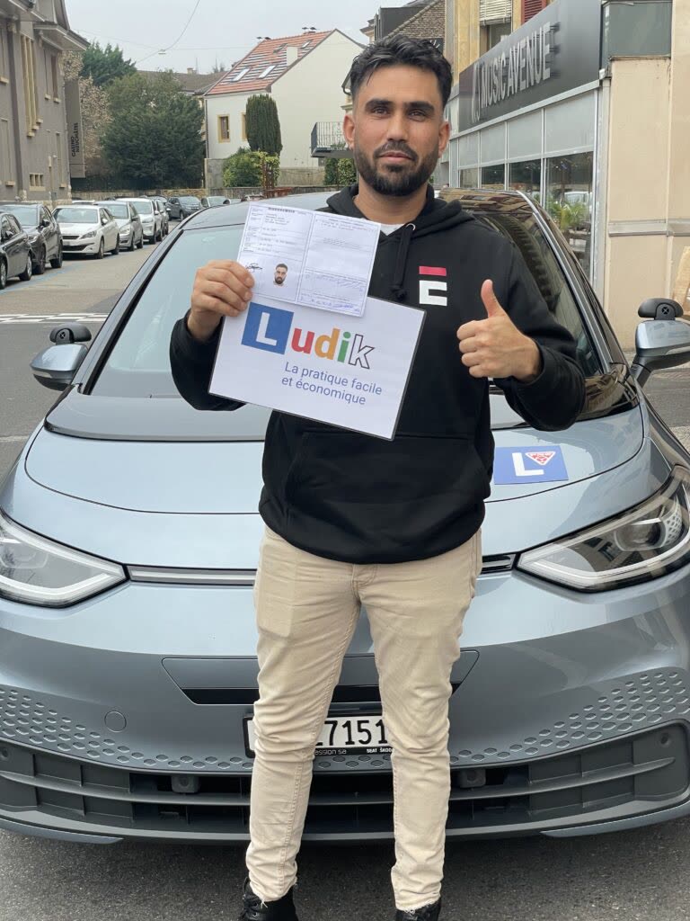 Élève Ludik après la réussite de son permis (photo 39)