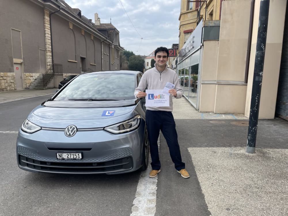 Élève Ludik après la réussite de son permis (photo 42)