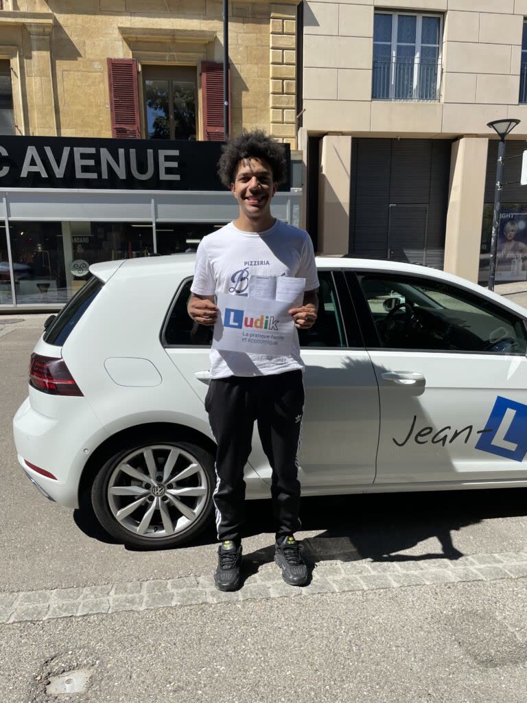 Élève Ludik après la réussite de son permis (photo 4)