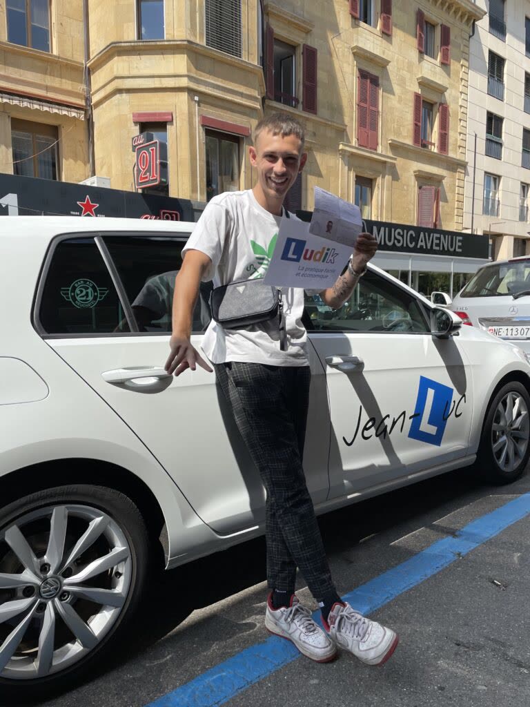 Élève Ludik après la réussite de son permis (photo 5)