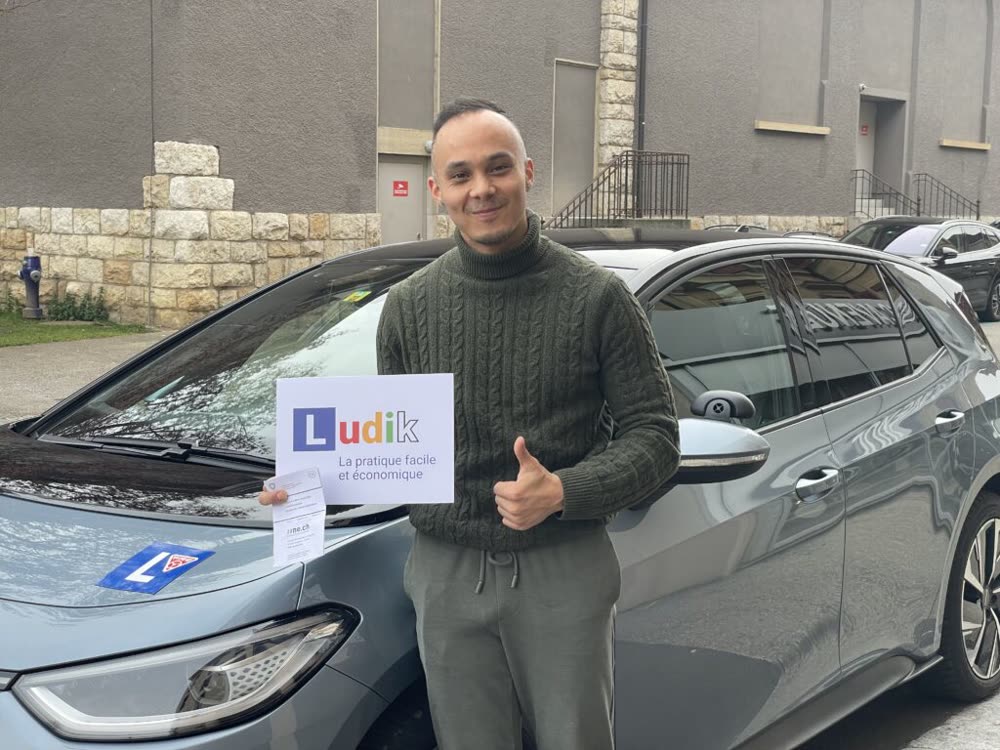 Élève Ludik après la réussite de son permis (photo 45)