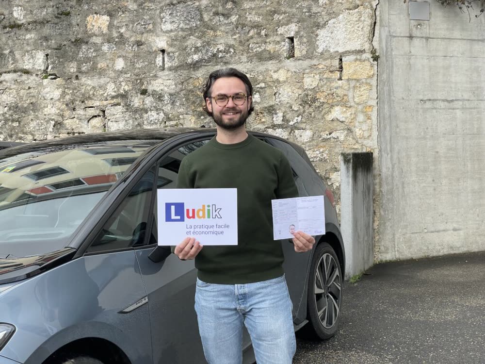 Élève Ludik après la réussite de son permis (photo 44)