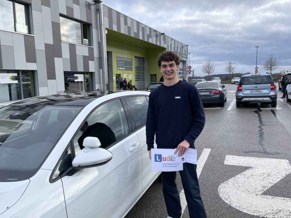 Élève Ludik après la réussite de son permis (photo 13)