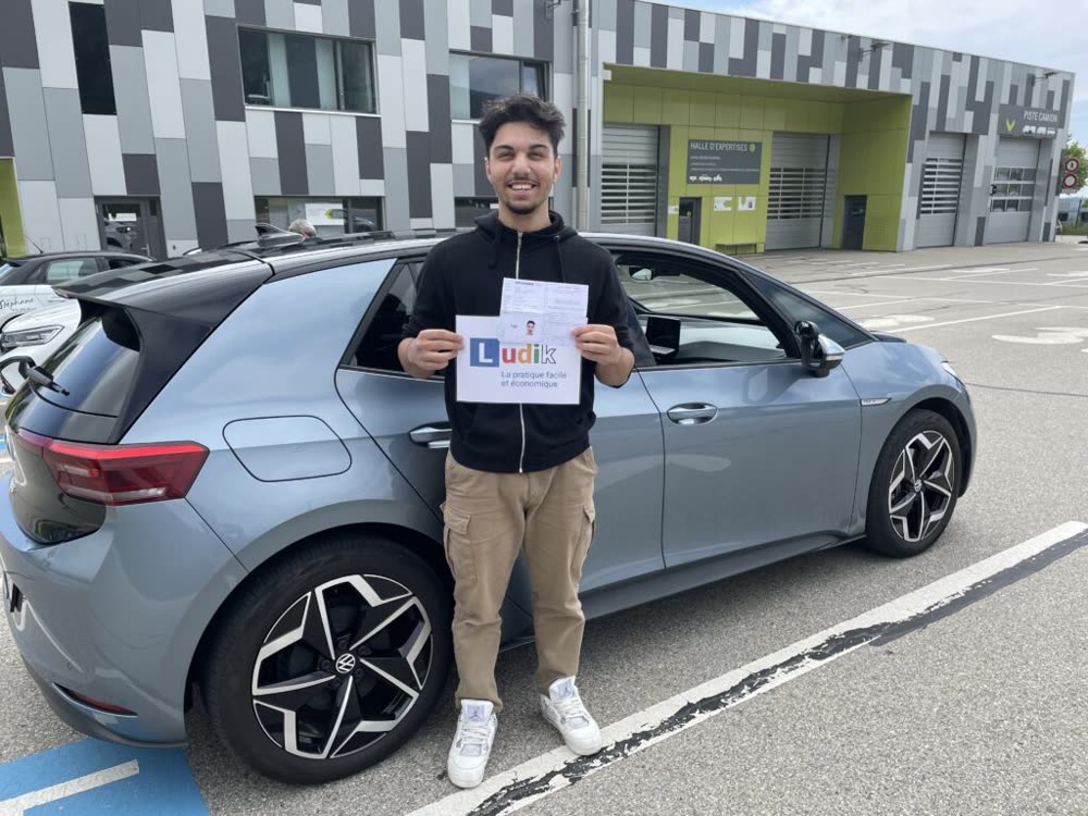 Élève Ludik après la réussite de son permis (photo 26)