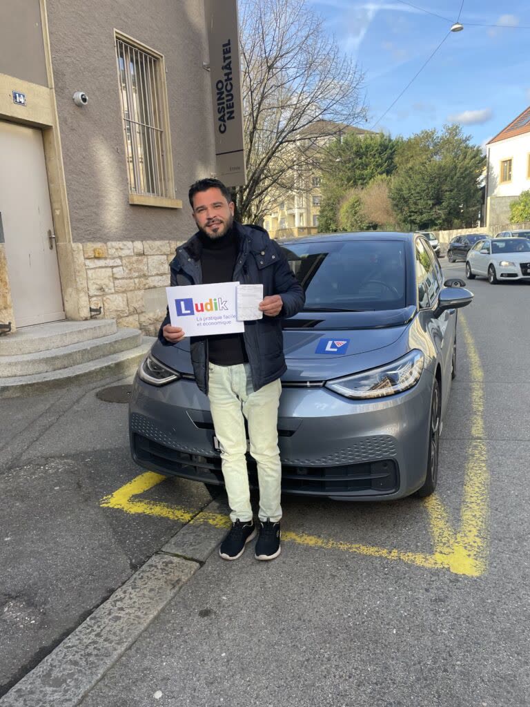 Élève Ludik après la réussite de son permis (photo 47)