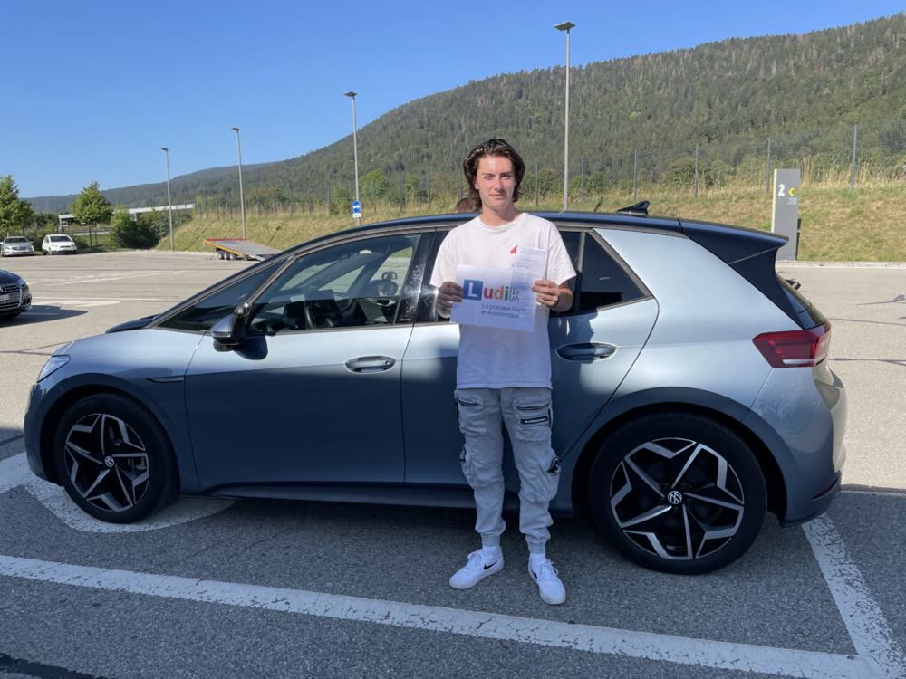 Élève Ludik après la réussite de son permis (photo 28)
