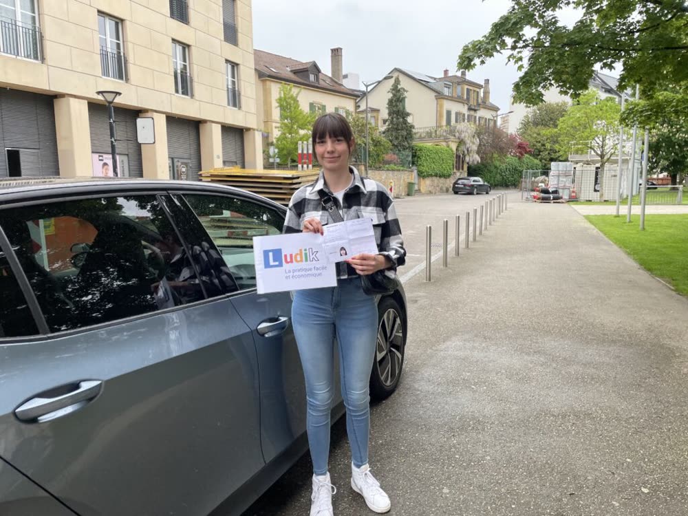 Élève Ludik après la réussite de son permis (photo 24)