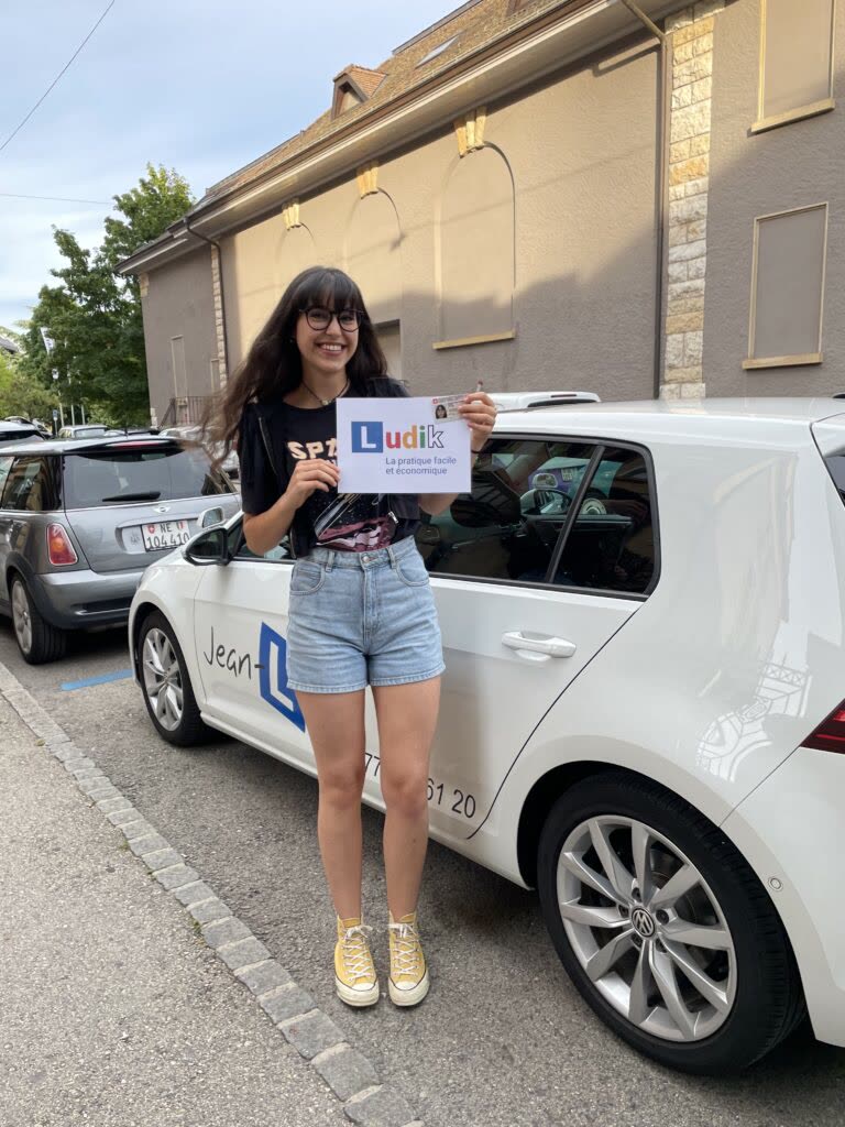Élève Ludik après la réussite de son permis (photo 3)