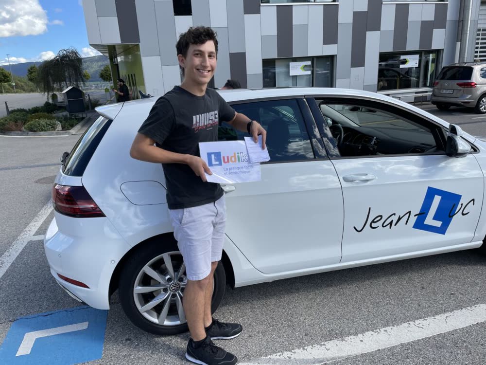 Élève Ludik après la réussite de son permis (photo 7)